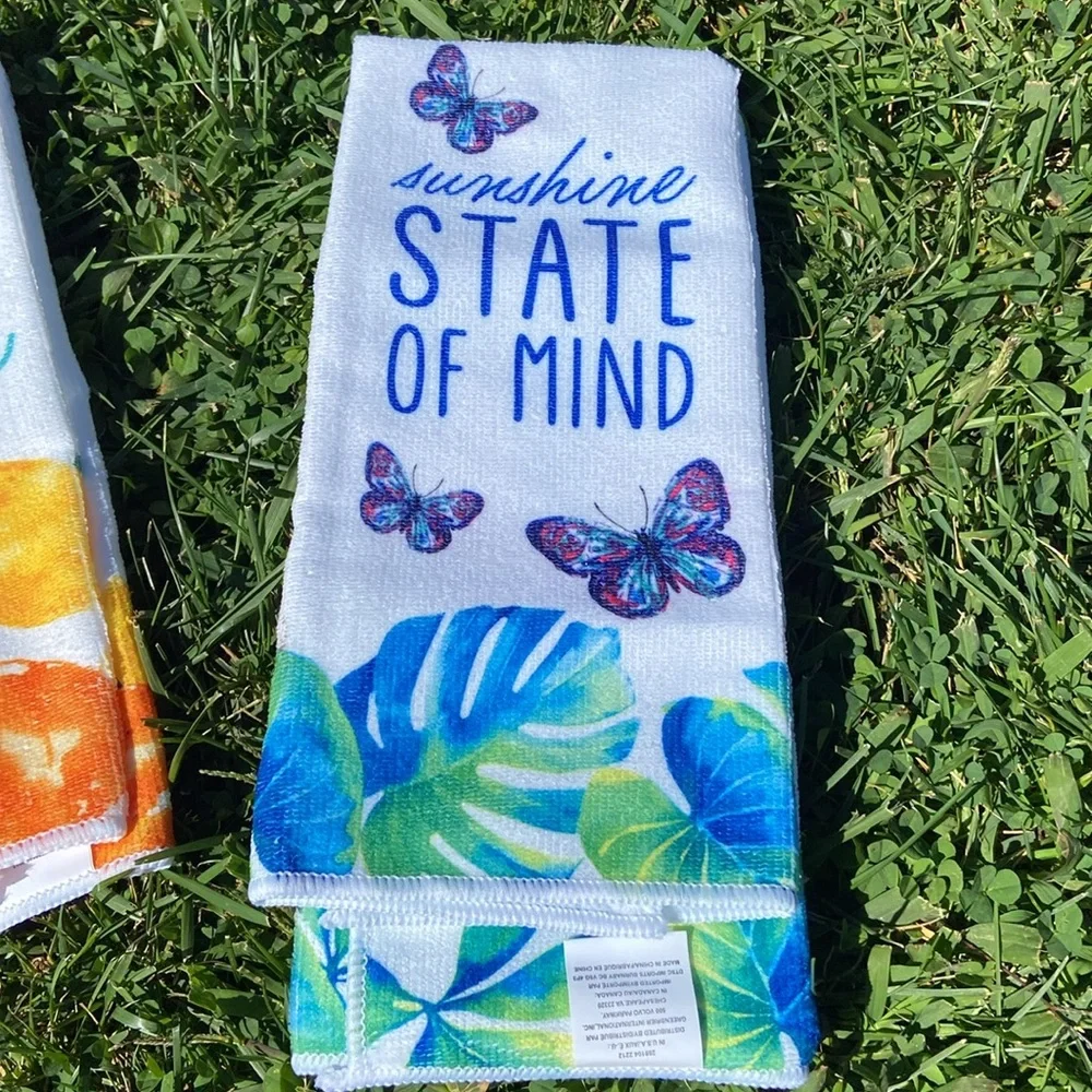 NWOT Sunshine Dish Towels
